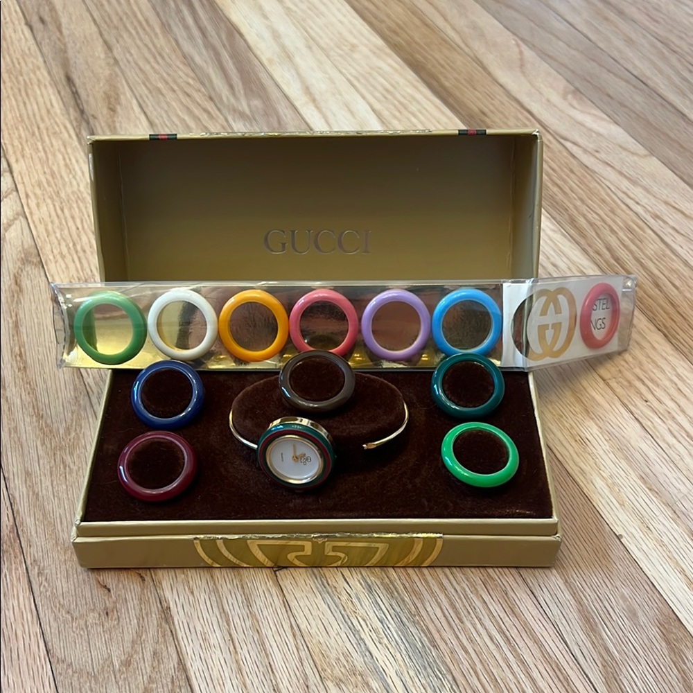 Gucci Change Bezel watch with multicolor options